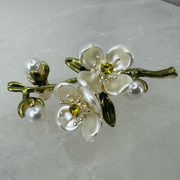 3/$20 Pearlescent 3D Cherry Blossom Pin Brooch - Picture 5 of 10